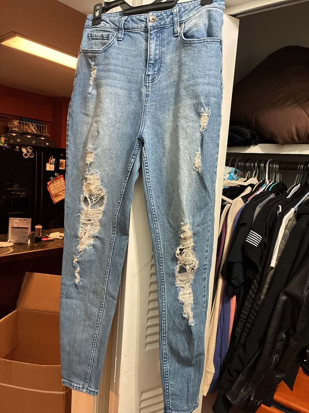 HT Denim Mom Jean Distressed Light Wash Jeans Size 5